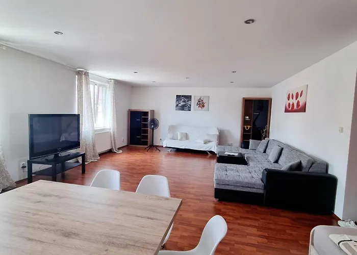 Big Huge Apartment Center 84M Nivy